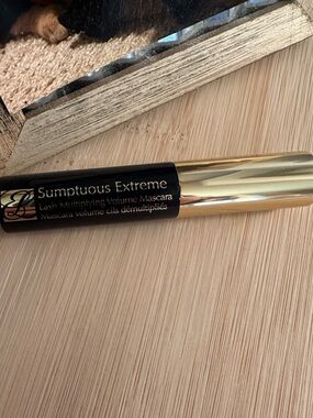 Estée Lauder Sumptuous Extreme mascara mini in black